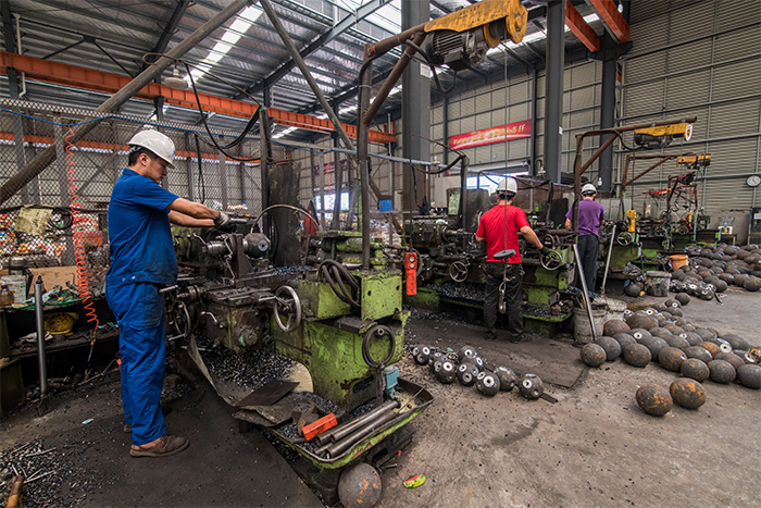 合作网架配件车间